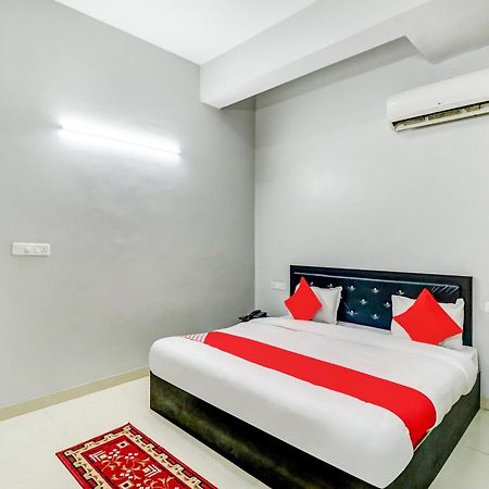 Hotel O Tokyo Chinhat Екстериор снимка