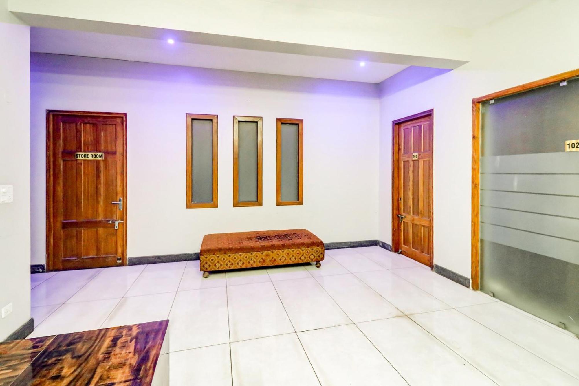 Hotel O Tokyo Chinhat Екстериор снимка