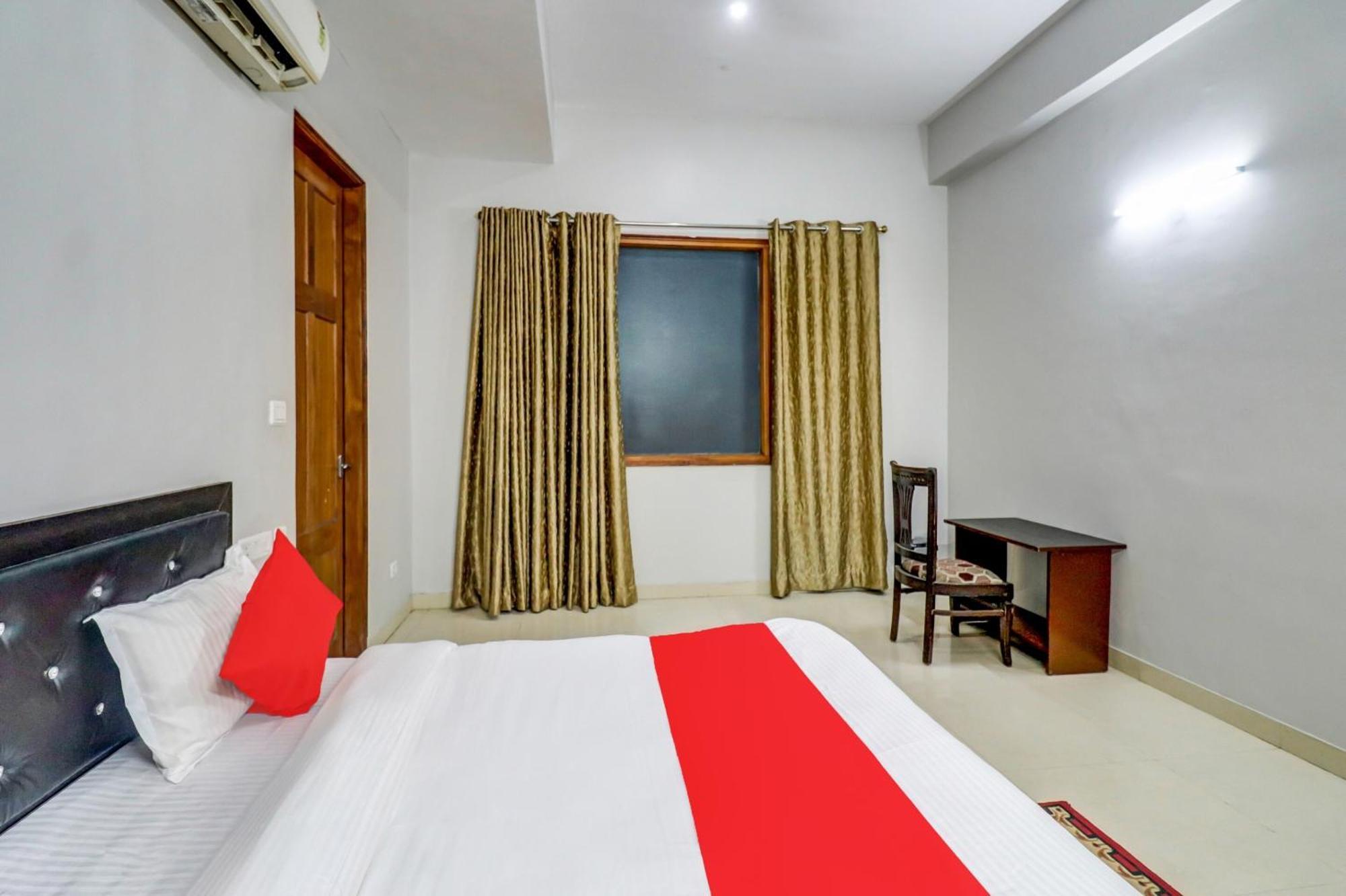 Hotel O Tokyo Chinhat Екстериор снимка