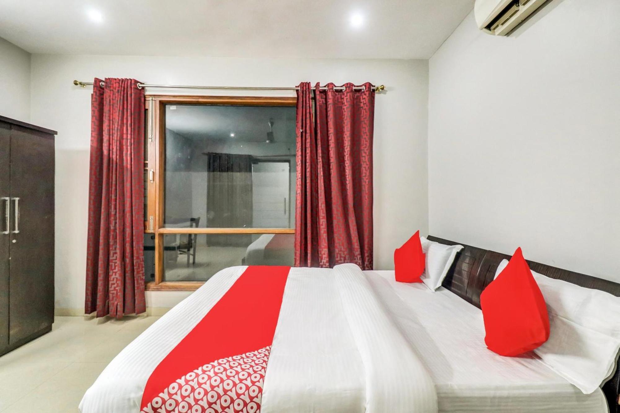Hotel O Tokyo Chinhat Екстериор снимка